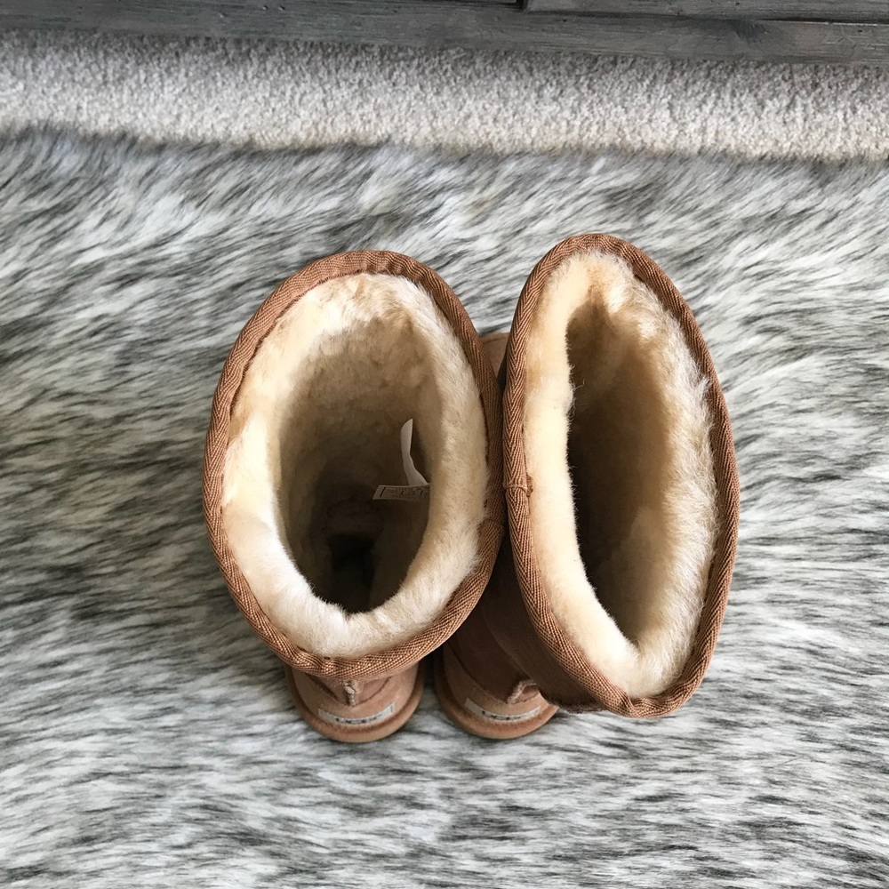 ✨Brand New Kids UGG Classic Tall Boots in Chestnut - Picture 5 of 7